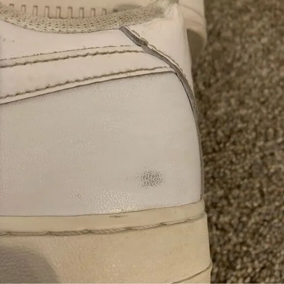 Classic Nike Air Force 1 ‘07 white low top men’s basketball size 10.5