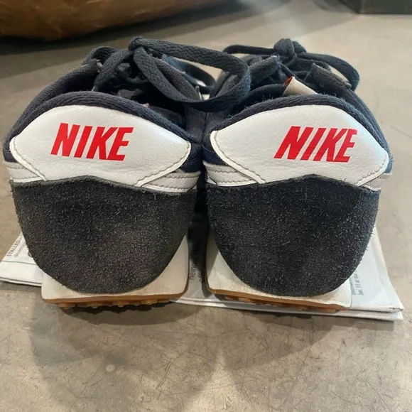 Classic NIKE Cortez! Gently loved w/ LOTS of life left in these b/w sneakers😎!!
