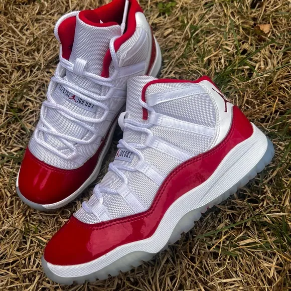 CLEAN Air Jordan 11 Retro Cherry Red 2023 size 3 Kids shoes