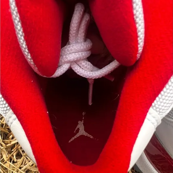 CLEAN Air Jordan 11 Retro Cherry Red 2023 size 3 Kids shoes