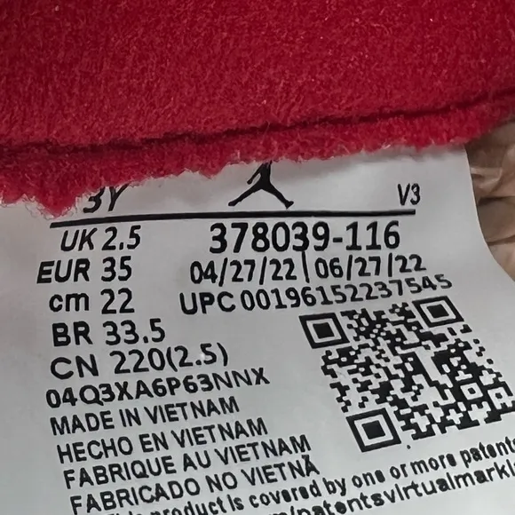 CLEAN Air Jordan 11 Retro Cherry Red 2023 size 3 Kids shoes