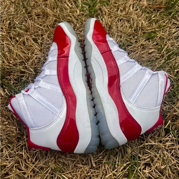 CLEAN Air Jordan 11 Retro Cherry Red 2023 size 3 Kids shoes