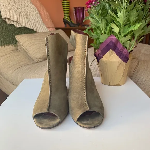 COACH open toe heel