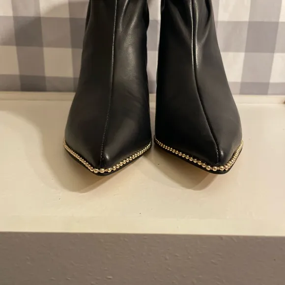 Coach Wynie ankle cinch boots black leather with bead details Sz 6