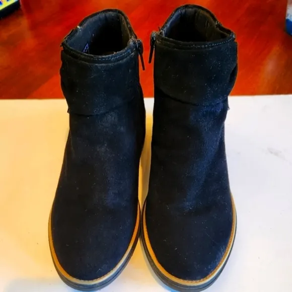 Collections for Clark's size 8.5 black suede leather comfort style boots