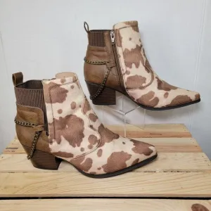 Comfort EST. 1946 Ankle Boots Brown Faux Cow Hide Med Heel - Size 9W