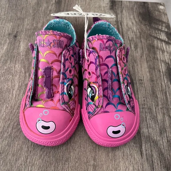 Converse no time to tie slip ons