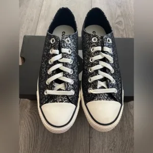Converse Women's Black and White Sneakers