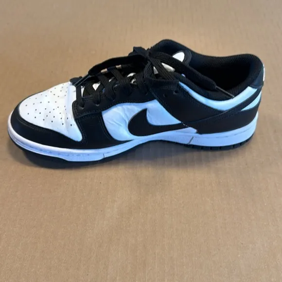 COPY - Nike Black and White Sneakers Classic Design
