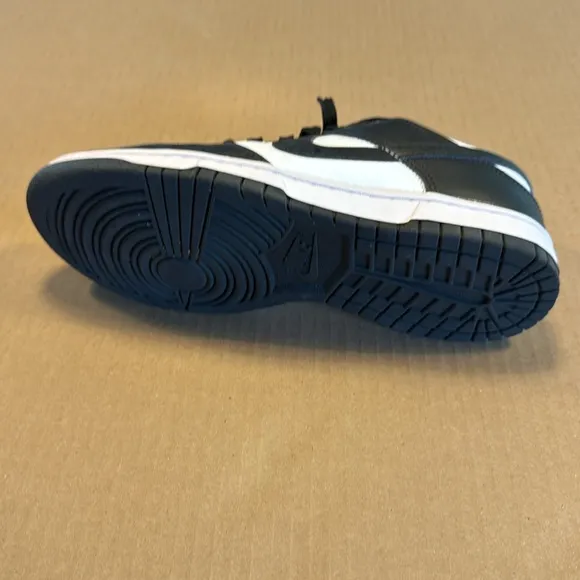 COPY - Nike Black and White Sneakers Classic Design