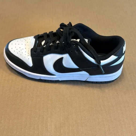 COPY - Nike Black and White Sneakers Classic Design