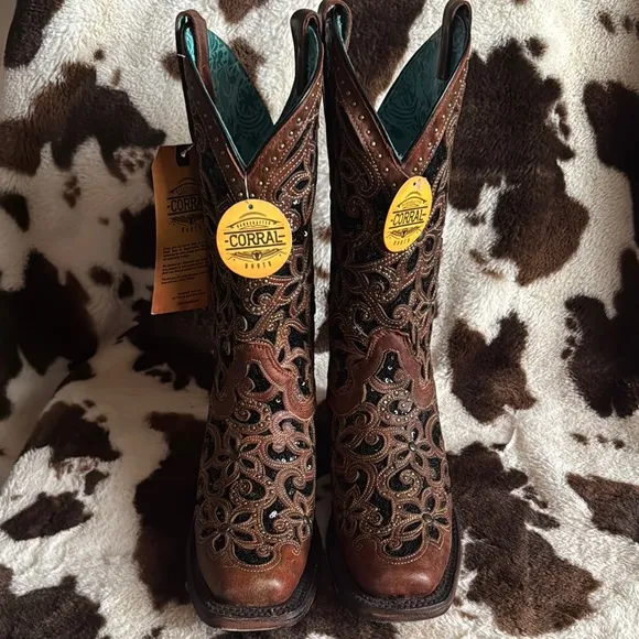 Corral Women's Brown and Black Flower Stud Glitter Inlay Western Boots A4129