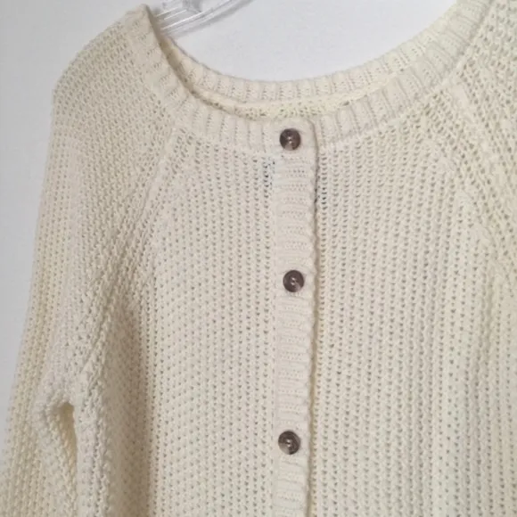 Cynthia Rowley cream loose knit pull-on sweater buttons boat neck long sleeve