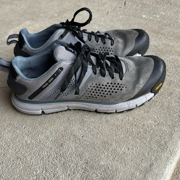 Danner mens 10.5 Trail 2650 charcoal goblin blue hiking shoes EUC