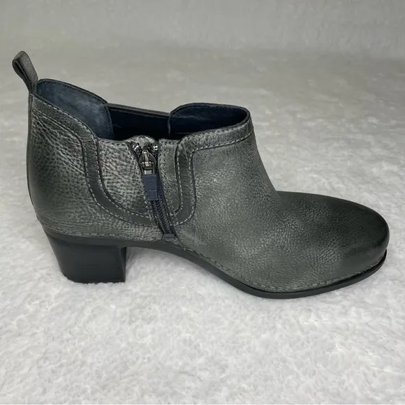 Dansko Harlene Booties Women's 38 US 7.5/8 Gray Distressed Leather Chelsea Boots