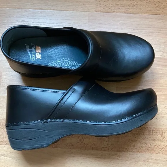 Dansko XP 2.0 Black Leather Slip-Resistent Shoes