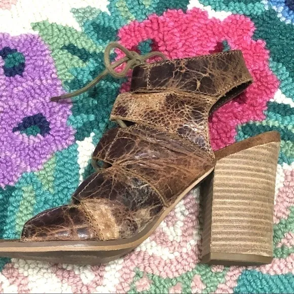 𝅺DIBA True Tren Dee Leather Lace Up Heeled Sandal size 7