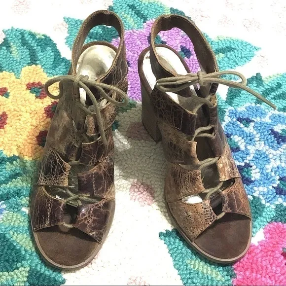 𝅺DIBA True Tren Dee Leather Lace Up Heeled Sandal size 7