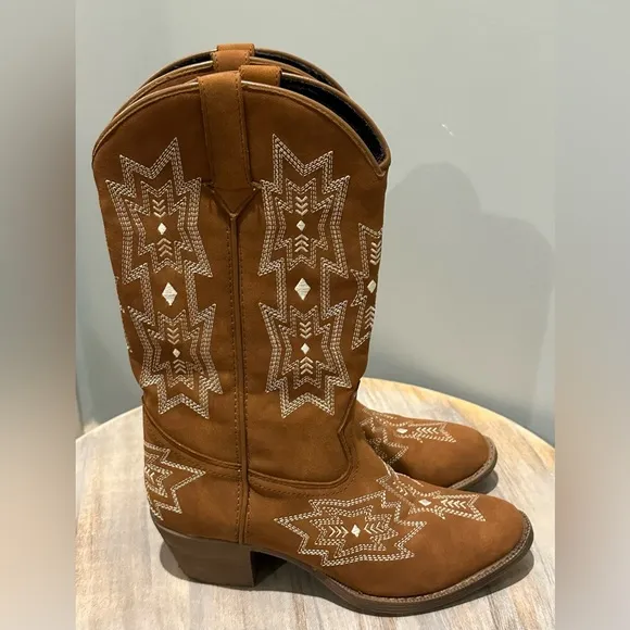 Dingo by Dan Post Rosalin Embroidered Western Boots like new condition Size 6