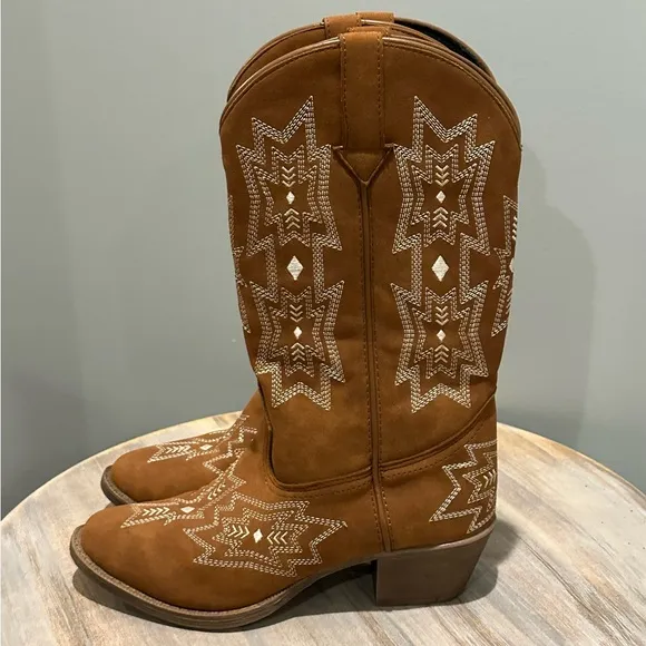 Dingo by Dan Post Rosalin Embroidered Western Boots like new condition Size 6
