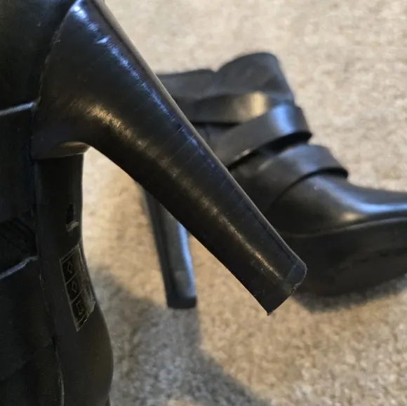 DKNYC - Black Leather Women's Boots