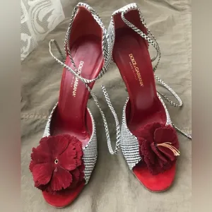 Dolce &amp; Gabbana black &amp; white leather open toe shoes with red suede flower Sz 38