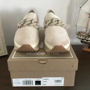 Dolce Vita Womens JHENEE Taupe Leather Flatform Slip-On Sneakers Shoes NWT