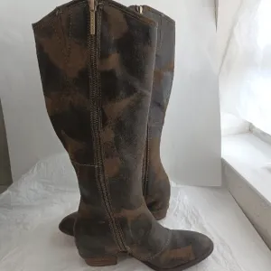 Donald J Pliner Devi 3 Suede distressed Tall Boots size  5 new display