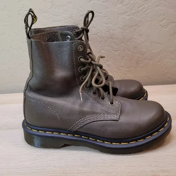 Dr Martens 1460 Combat Boots Women 7 Brown Leather 8 Eye Punk Grunge Boots