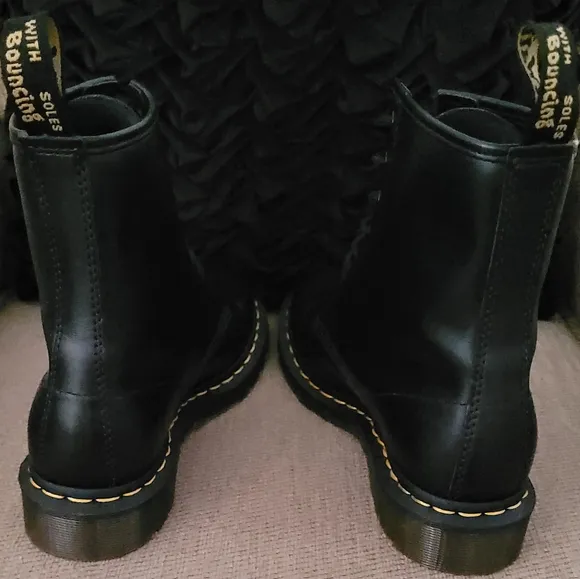 DR MARTENS 1460 SMOOTH BLACK LEATHER 8 EYE BOOTS