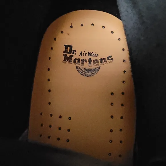 DR MARTENS 1460 SMOOTH BLACK LEATHER 8 EYE BOOTS