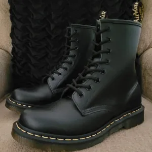 DR MARTENS 1460 SMOOTH BLACK LEATHER 8 EYE BOOTS