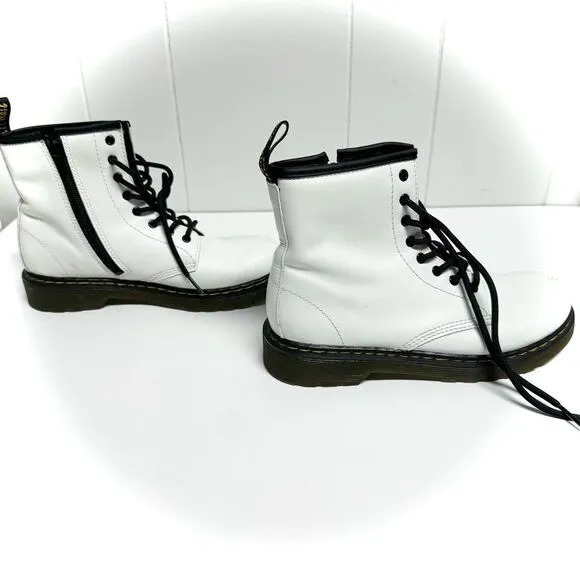 Dr. Marten’s 1460 White Smooth Leather 8 Eye Boots Women’s Size 5