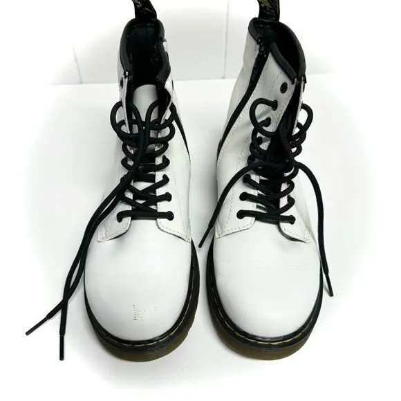 Dr. Marten’s 1460 White Smooth Leather 8 Eye Boots Women’s Size 5