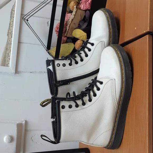 ⭐🥾Dr Martens Boots (Kids, Size 2. Bought at Nordstrom)