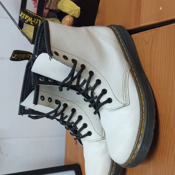⭐🥾Dr Martens Boots (Kids, Size 2. Bought at Nordstrom)