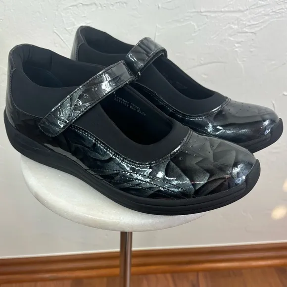 DREW Rose Marble Double Depth Mary Jane Velcro Shoe Women's Flat Blue Marble 10N