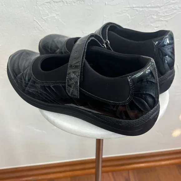 DREW Rose Marble Double Depth Mary Jane Velcro Shoe Women's Flat Blue Marble 10N