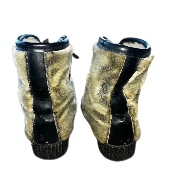 Dunhams Eskipades unisex Vintage Style Winter Faux Fur Boots Canada.