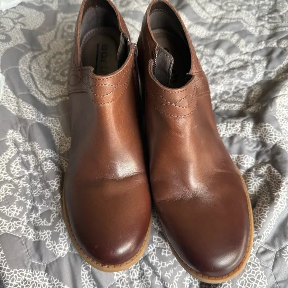 Earth Lina Austin Wide Ankle Boot - Mahogany Brown 8.5 NWOB Floor Sample Ret$120