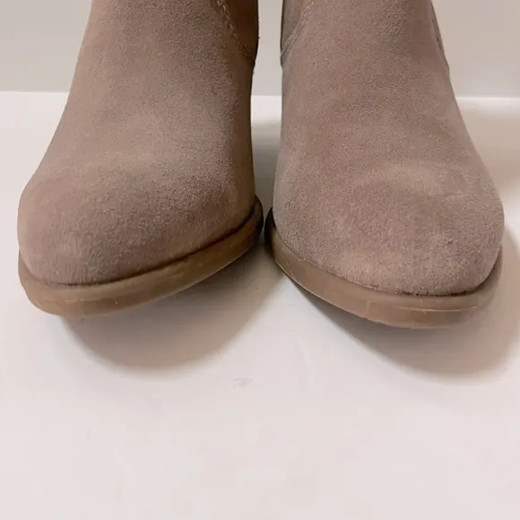Earth Vine Block Heel Comfort Almond Toe Boots Sz 8.5