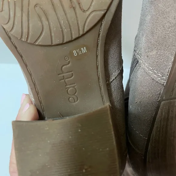 Earth Vine Block Heel Comfort Almond Toe Boots Sz 8.5