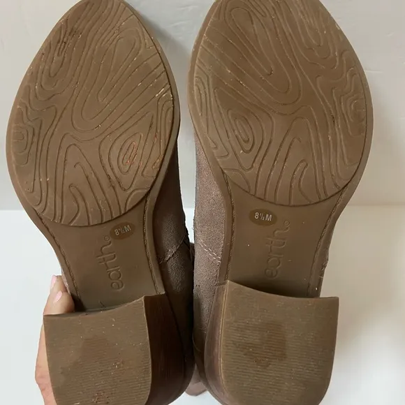 Earth Vine Block Heel Comfort Almond Toe Boots Sz 8.5
