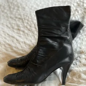 Elegant Black Leather Women's Boots