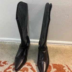 Elegant Black Leather Women's cowboy Boots boots on the ground