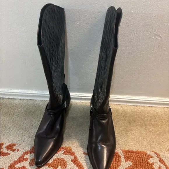Elegant Black Leather Women's cowboy Boots boots on the ground