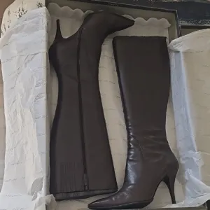 Elegant Chocolate Brown  Knee-High Boots 8