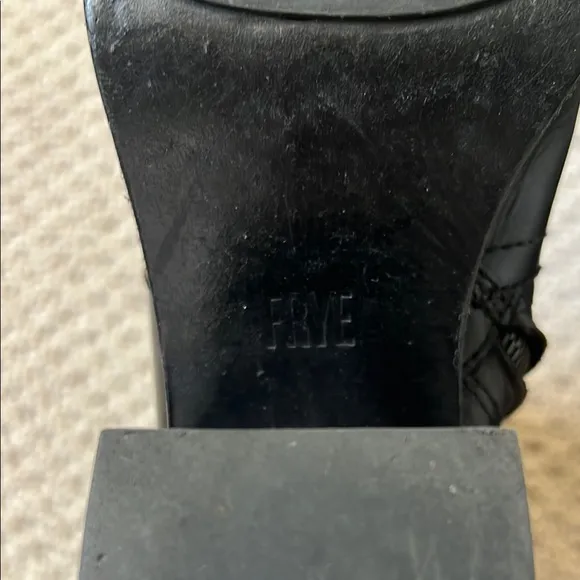 Elegant FRYE Black Ankle Boots