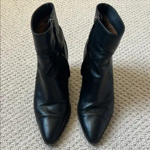 Elegant FRYE Black Ankle Boots