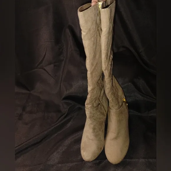 Elegant Tan Knee-High Women's Boots Sz 8.5 N